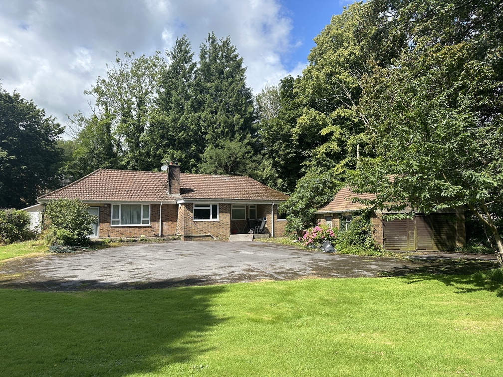 4 bed Detached Bungalow