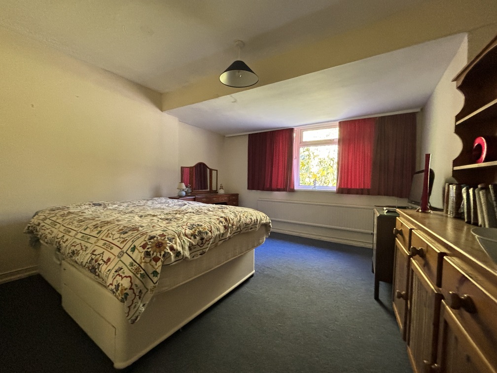 4 bed Detached Bungalow