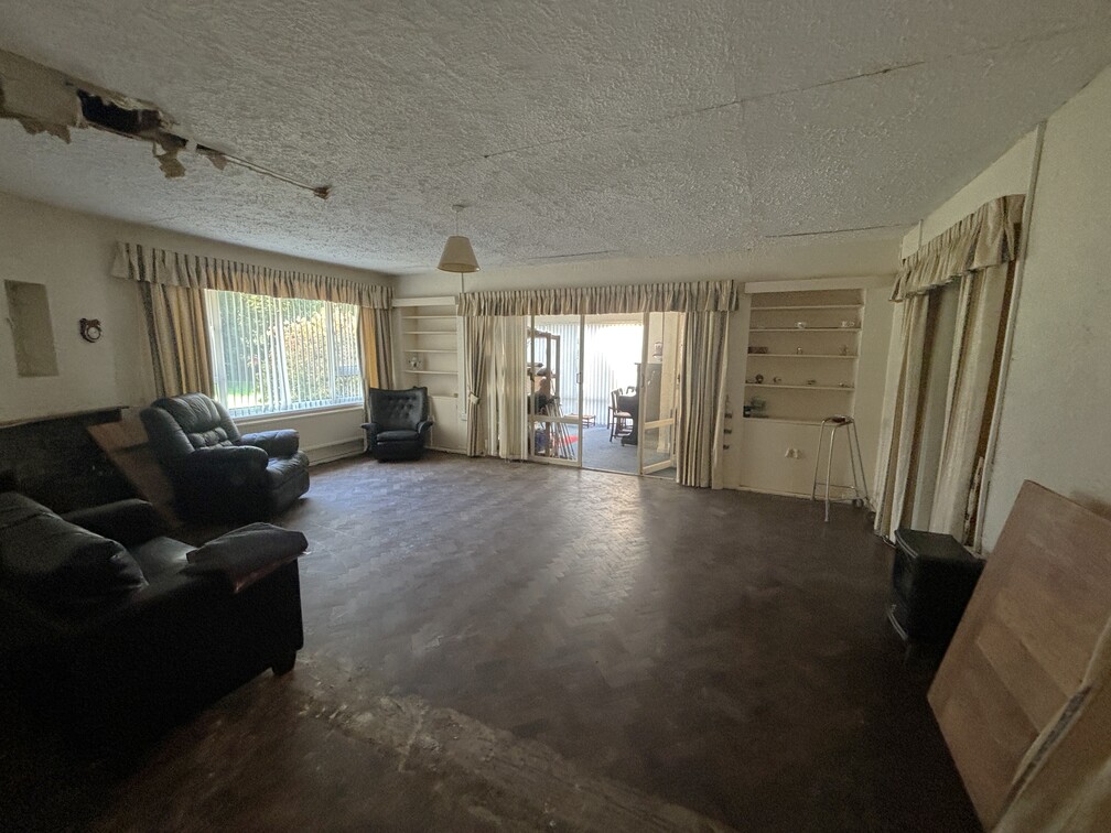 4 bed Detached Bungalow