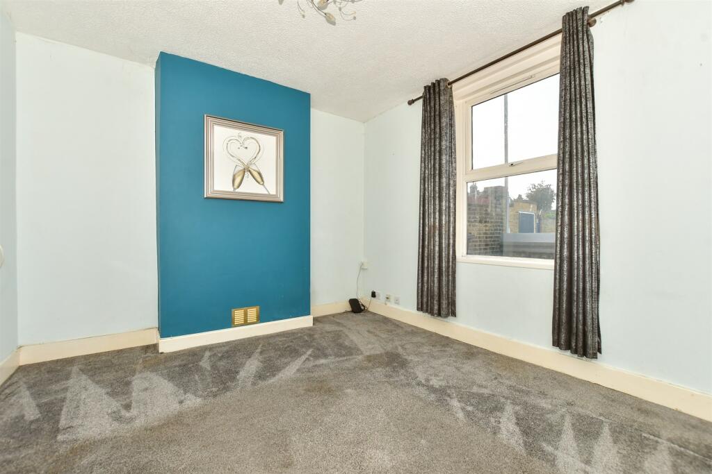 2 bed End of Terrace