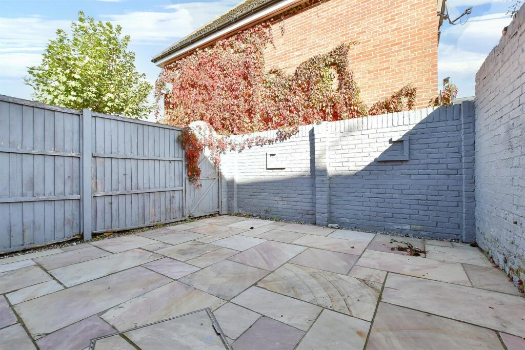2 bed End of Terrace