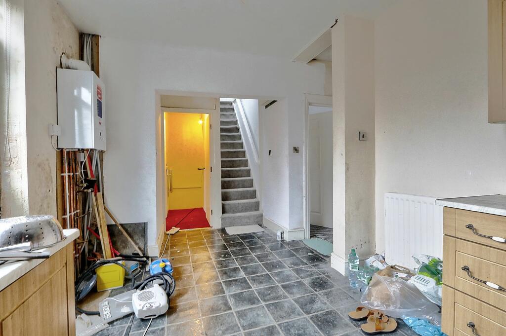 9 bed Detached