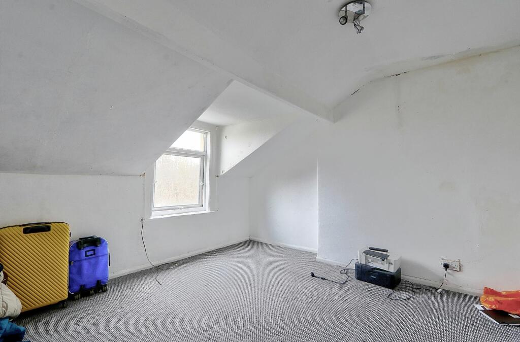 9 bed Detached