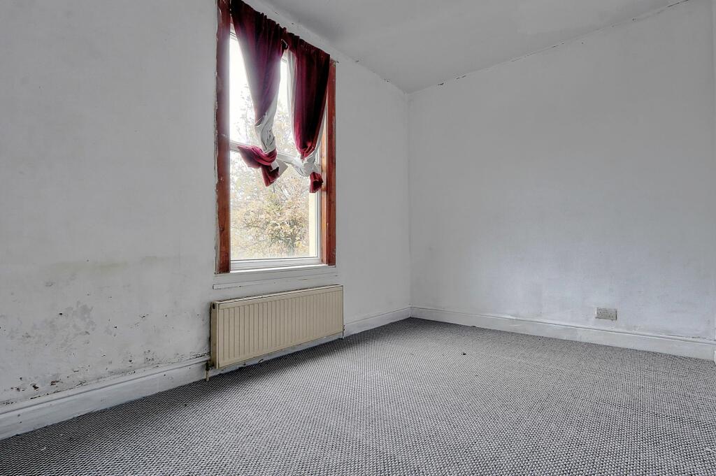 9 bed Detached