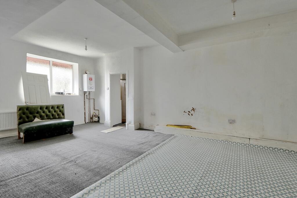 9 bed Detached