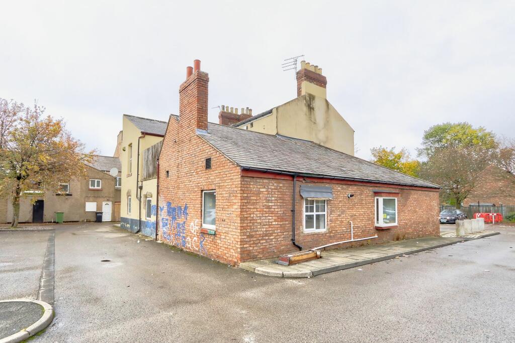 9 bed Detached