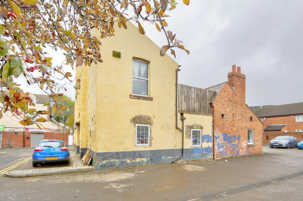 9 bed Detached
