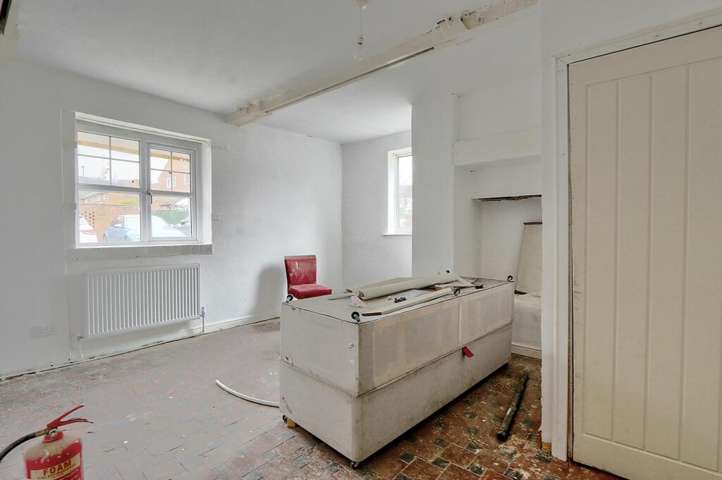 9 bed Detached