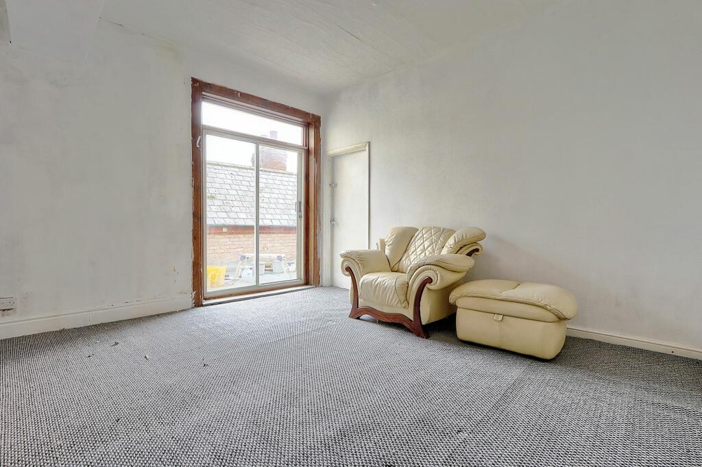 9 bed Detached
