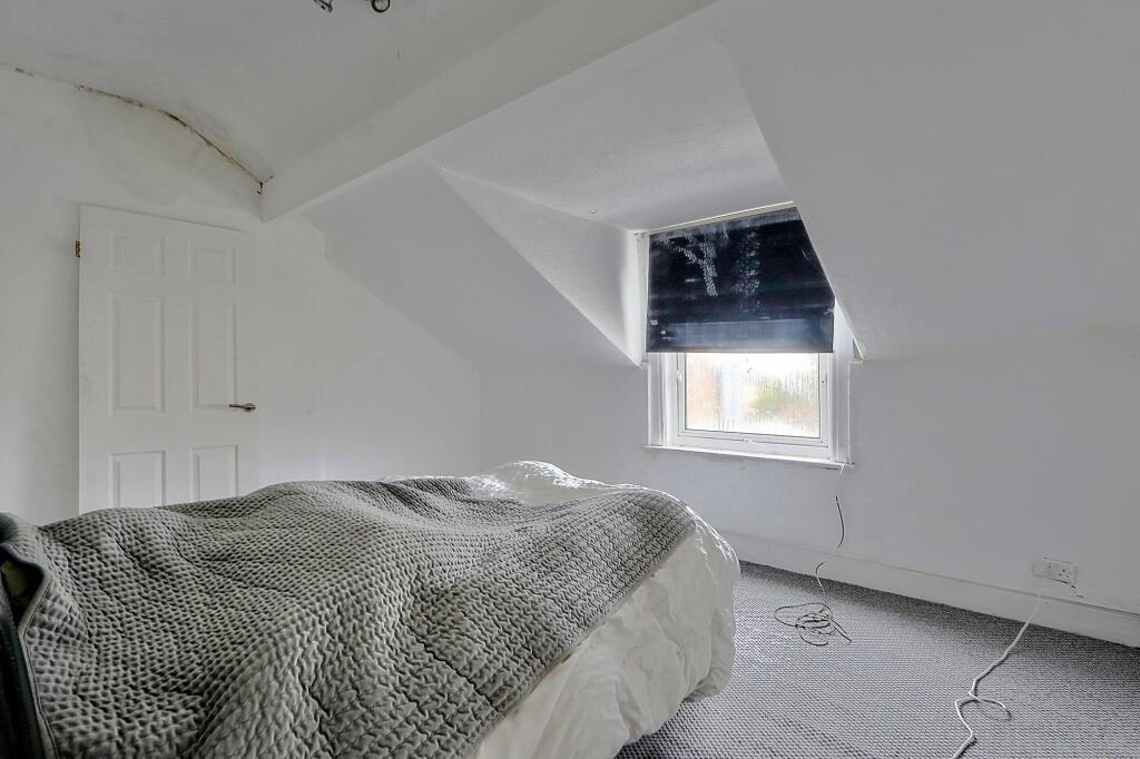 9 bed Detached