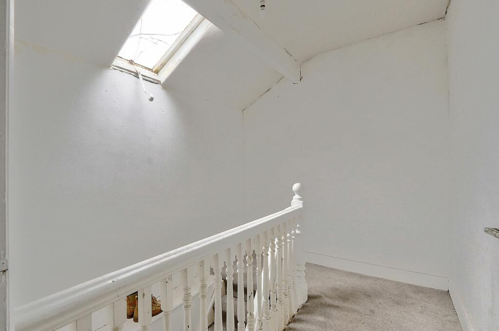 9 bed Detached