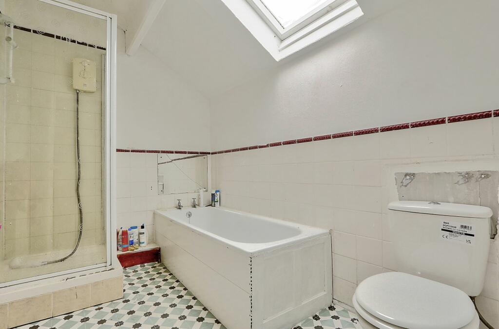 9 bed Detached