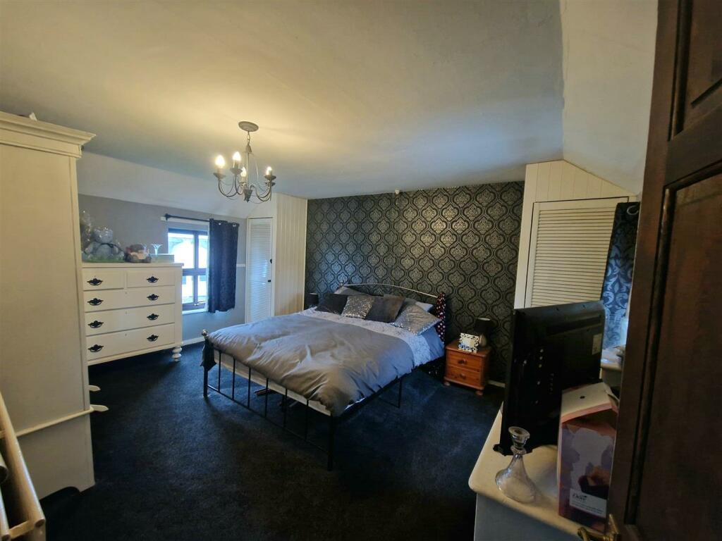 4 bed Detached