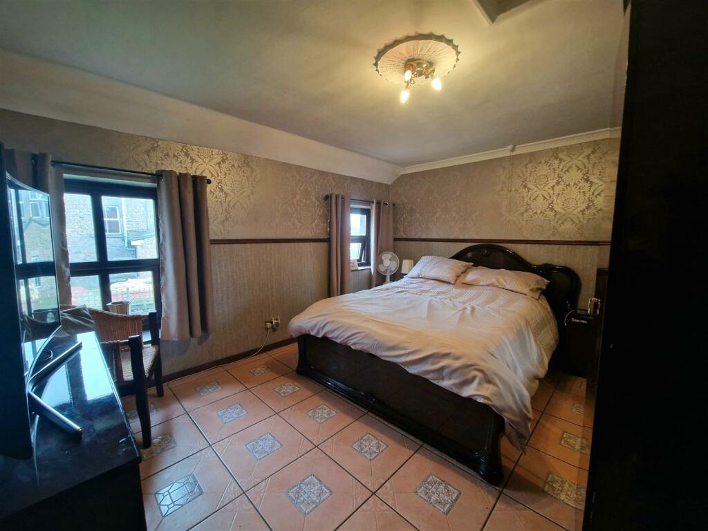 4 bed Detached