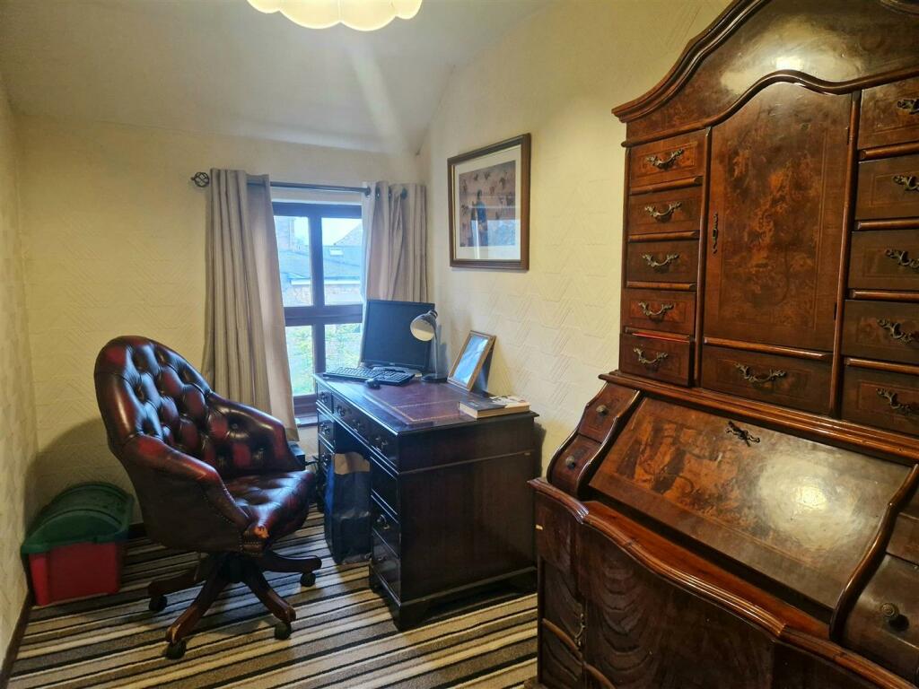 4 bed Detached