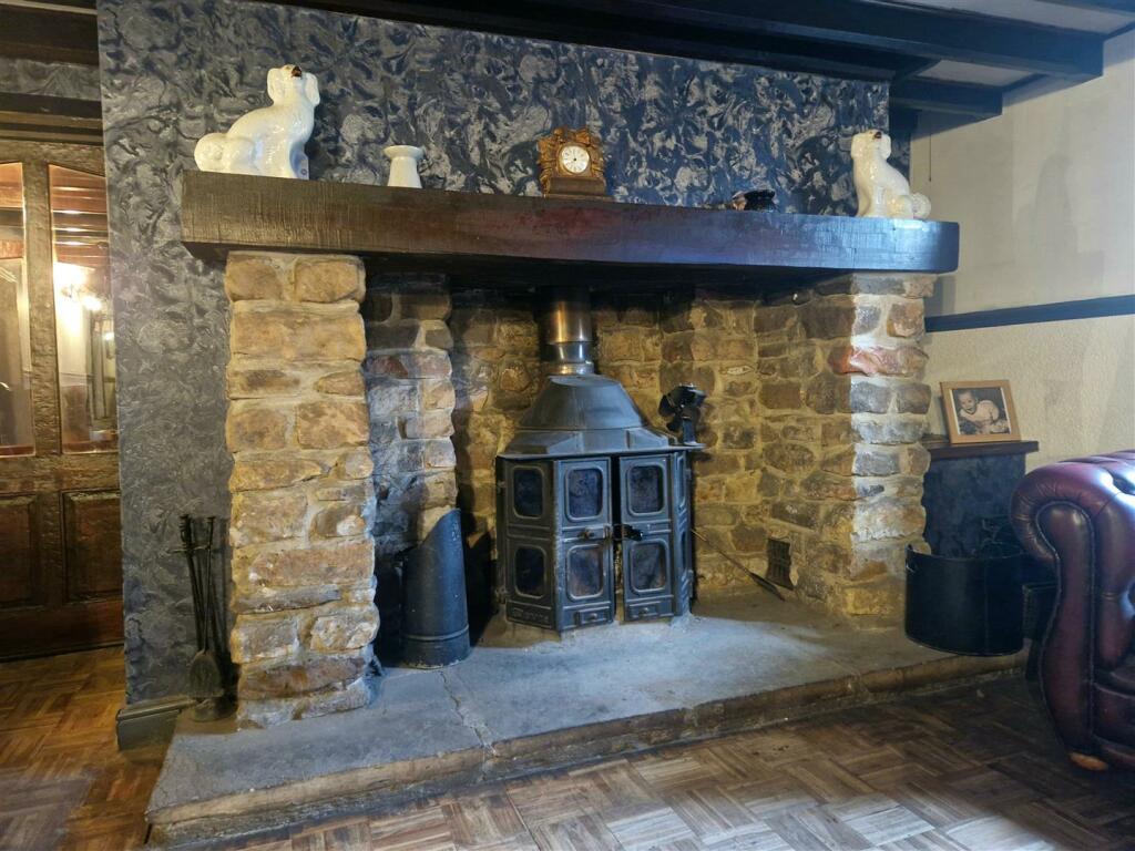 4 bed Detached