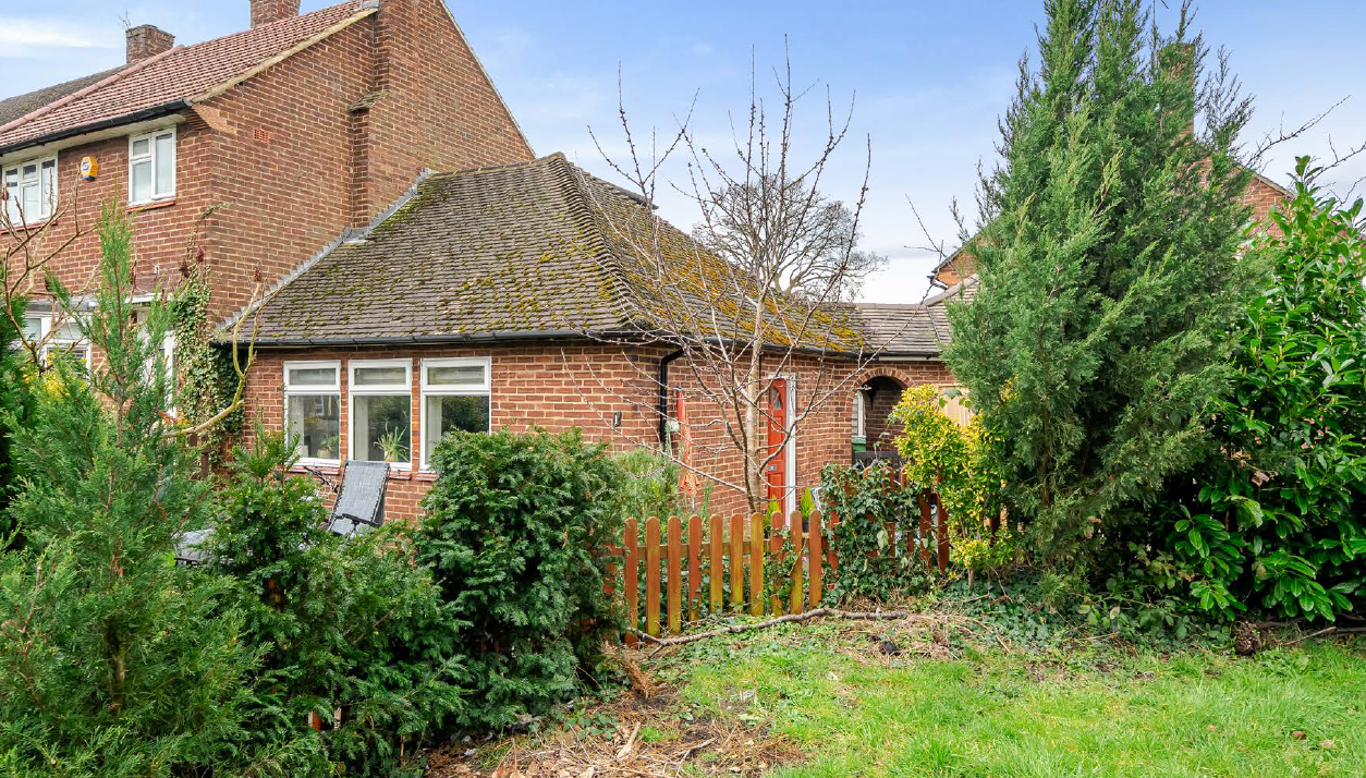 1 bed Semi-Detached Bungalow
