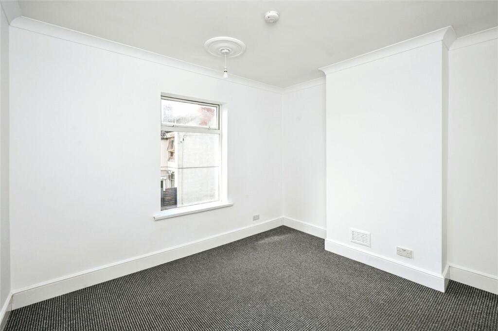 2 bed House