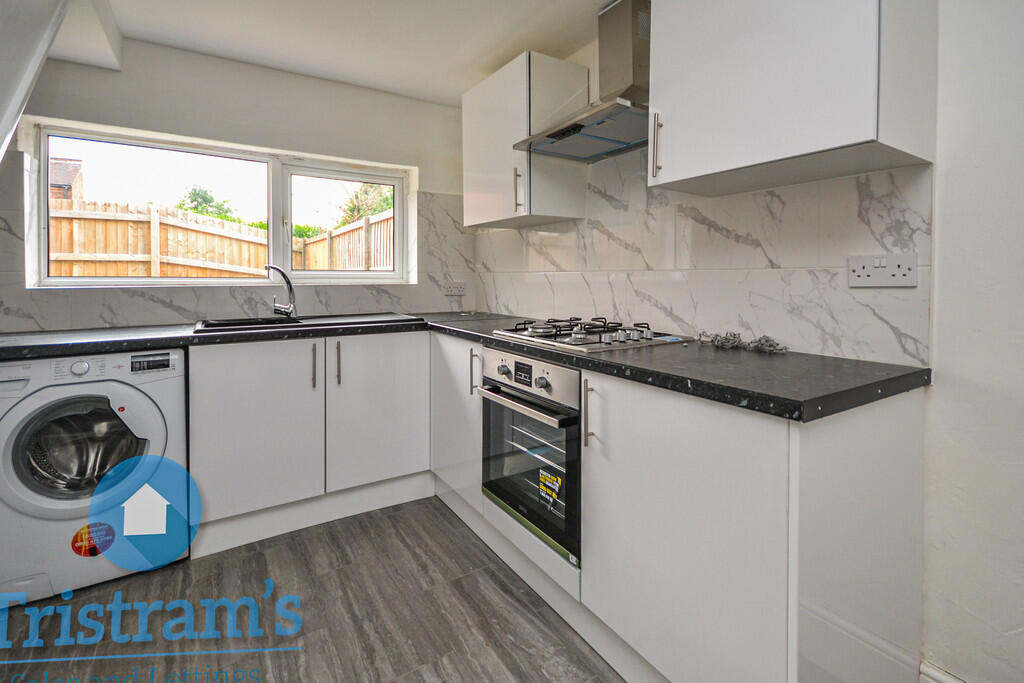4 bed Semi-Detached