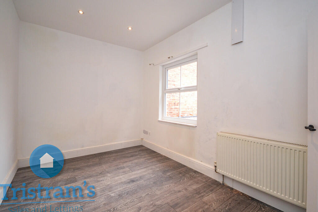 4 bed Semi-Detached