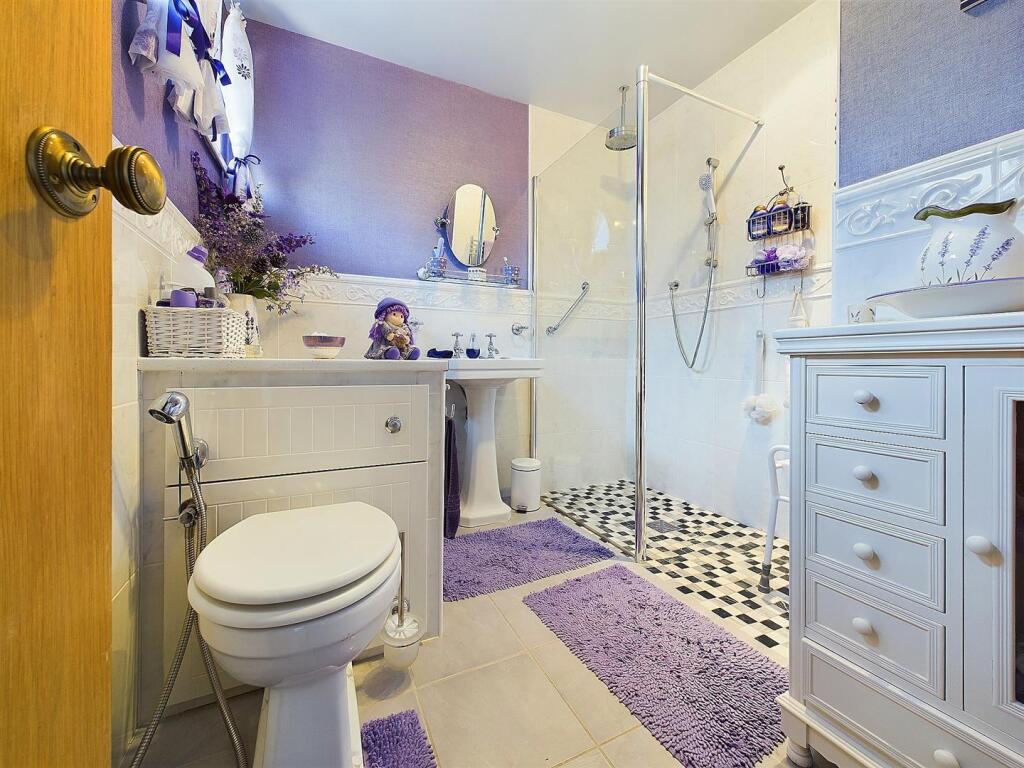 2 bed End of Terrace
