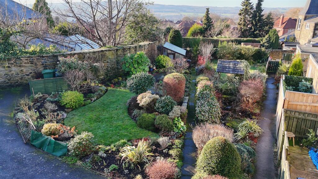2 bed End of Terrace