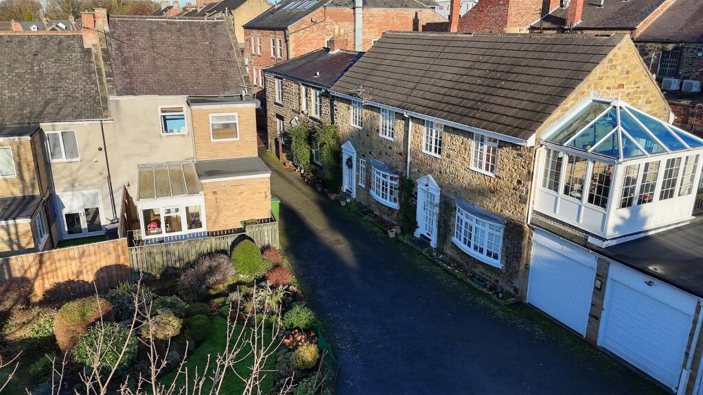 2 bed End of Terrace