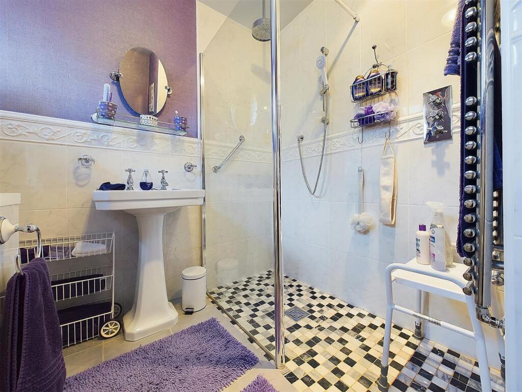 2 bed End of Terrace