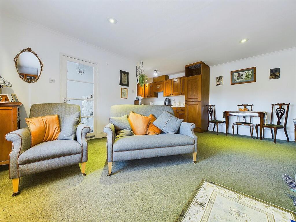 2 bed End of Terrace