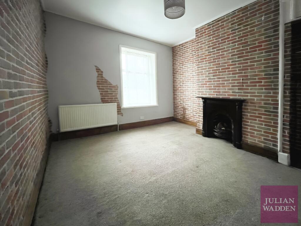 3 bed End of Terrace