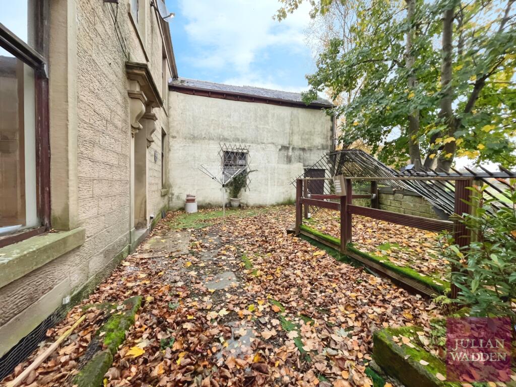 3 bed End of Terrace