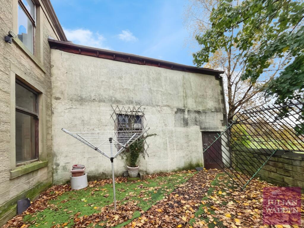 3 bed End of Terrace