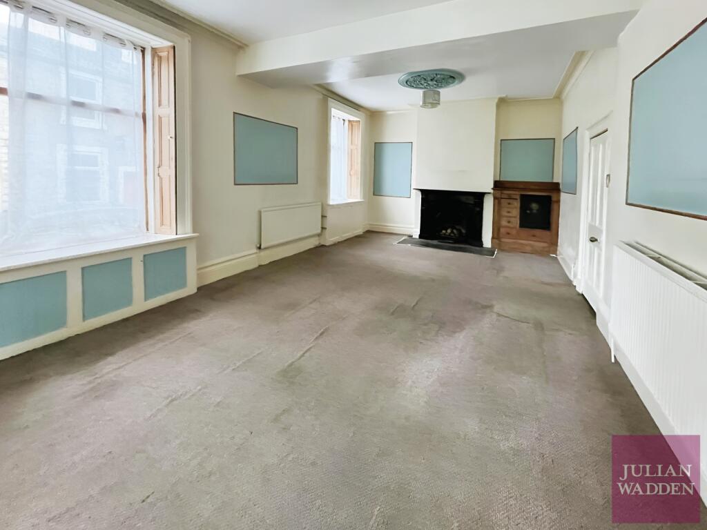 3 bed End of Terrace