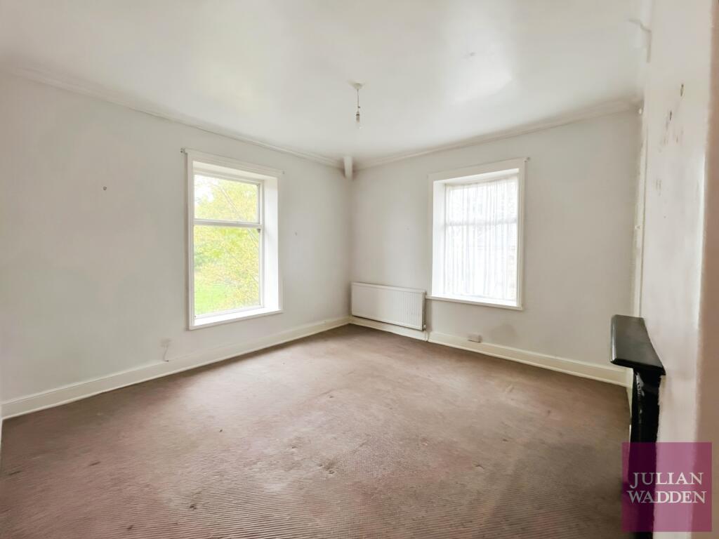3 bed End of Terrace