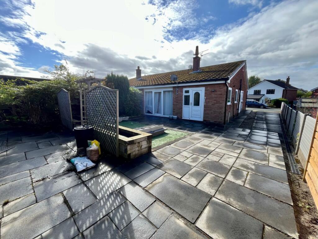 3 bed Semi-Detached Bungalow