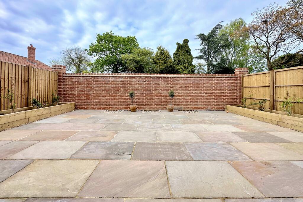 4 bed Town House