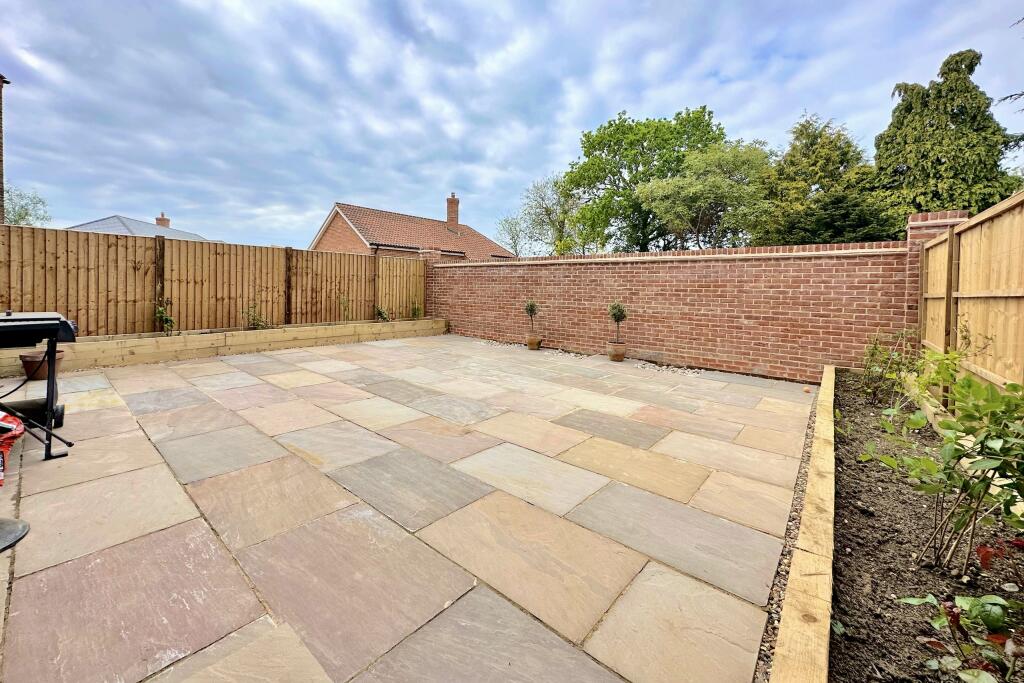 4 bed Town House