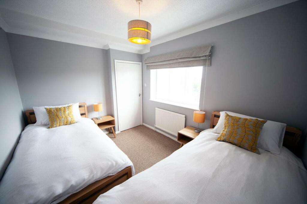 4 bed Town House