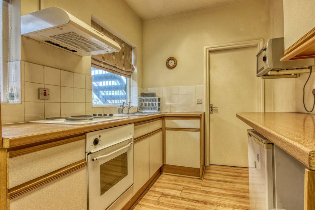3 bed Mixed Use