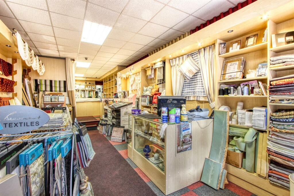 3 bed Mixed Use