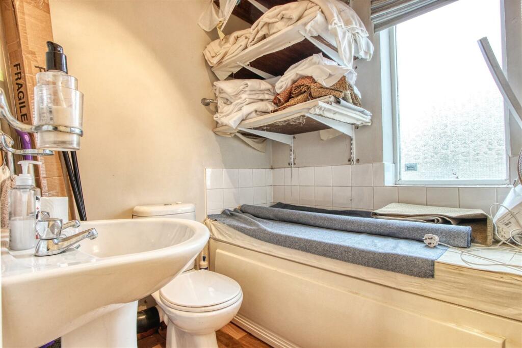 3 bed Mixed Use