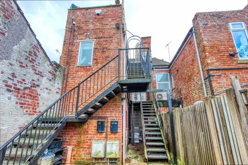 3 bed Mixed Use