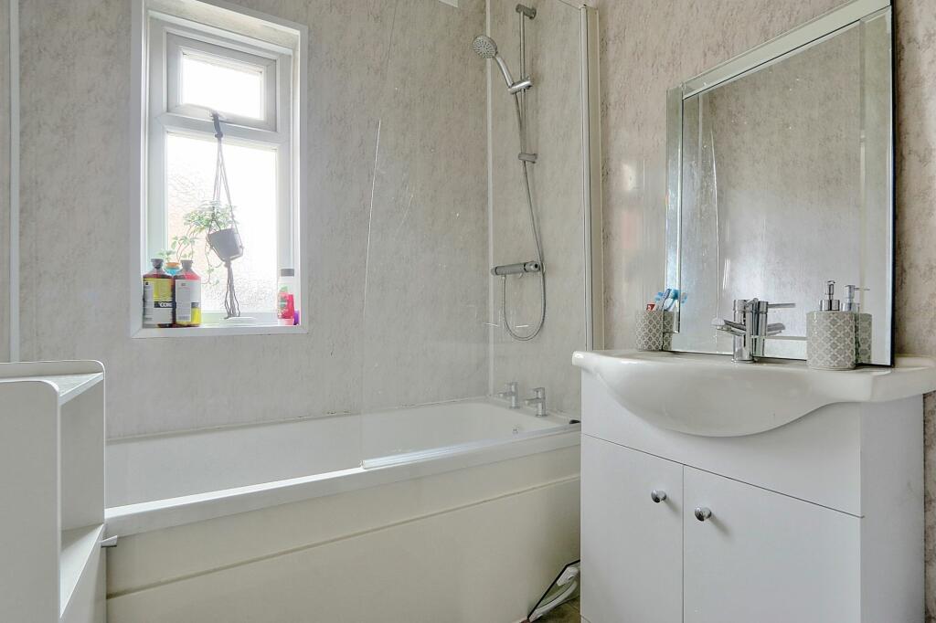 3 bed End of Terrace