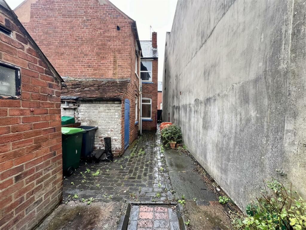 2 bed Semi-Detached