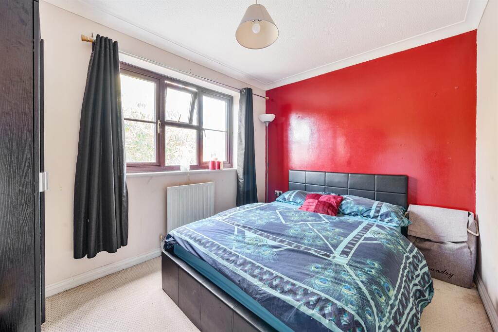 4 bed Detached