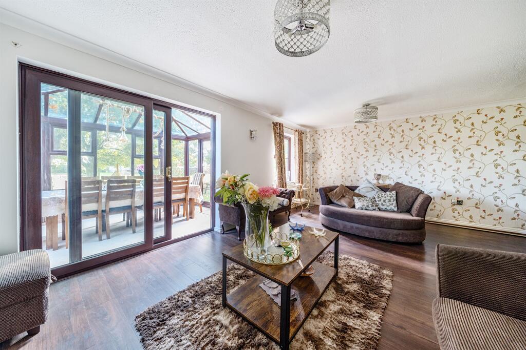 4 bed Detached
