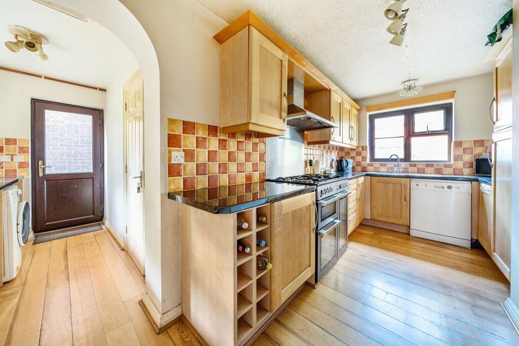 4 bed Detached
