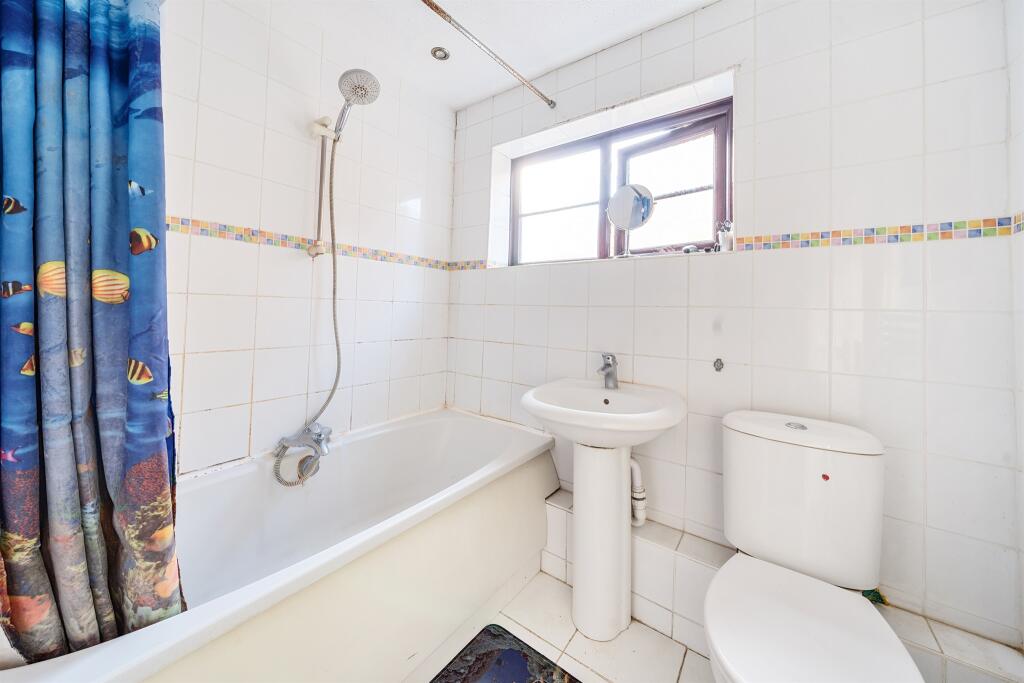 4 bed Detached