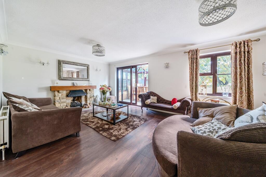 4 bed Detached