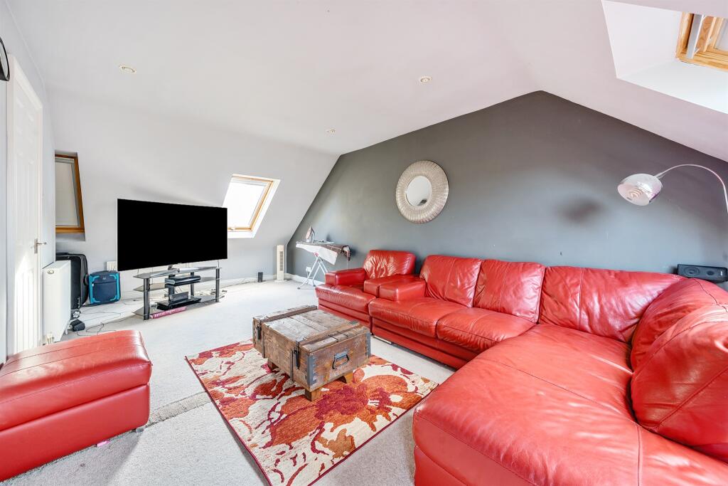 4 bed Detached